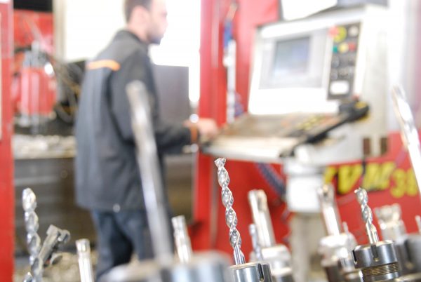 Outillage et technicien fraiseur