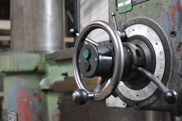 Perceuse radiale pour la mécano soudure