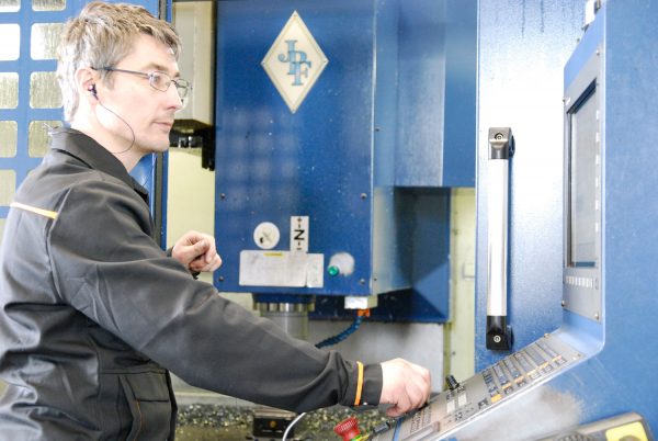 Technicien pour la commande numérique