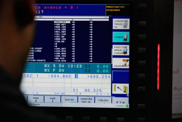 Machine à commande numérique pour l'usinage